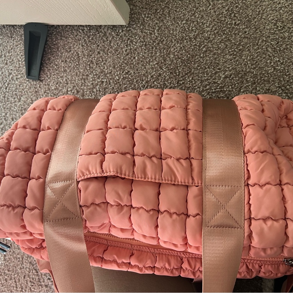 Never Used!! Coral Women’s Duffel Bag - Picture 7 of 8